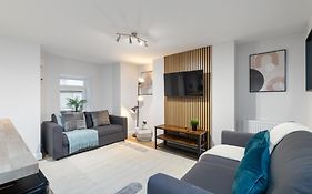 Luxury Lower-Level One Bed Apt