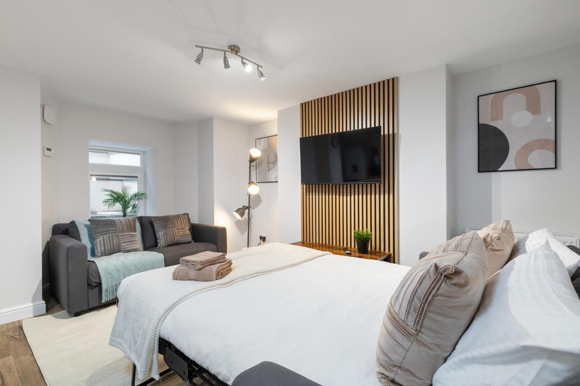 Luxury Lower-Level One Bed Apt Leeds  Exterior photo