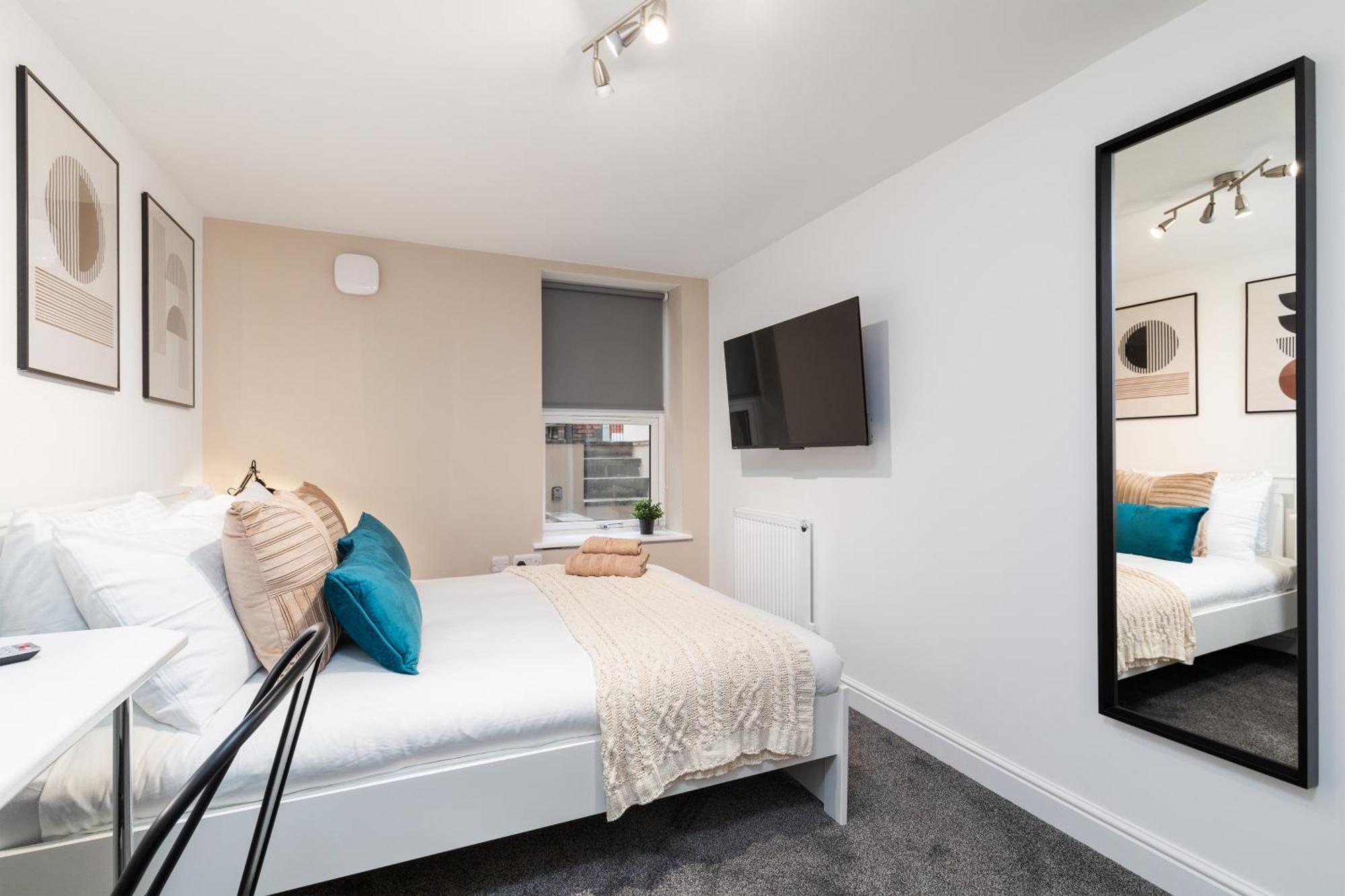 Luxury Lower-Level One Bed Apt Leeds  Exterior photo