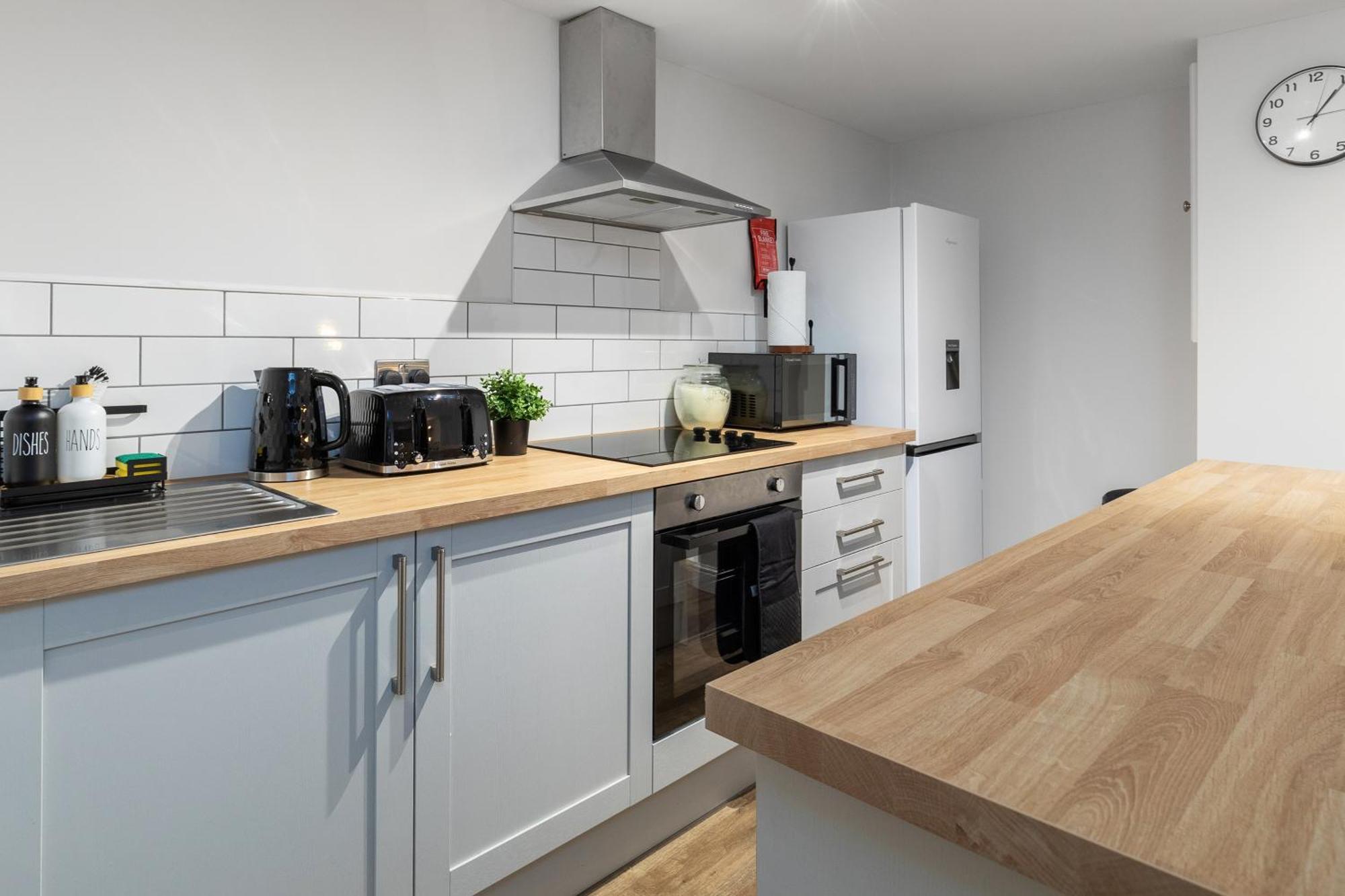 Luxury Lower-Level One Bed Apt Leeds  Exterior photo